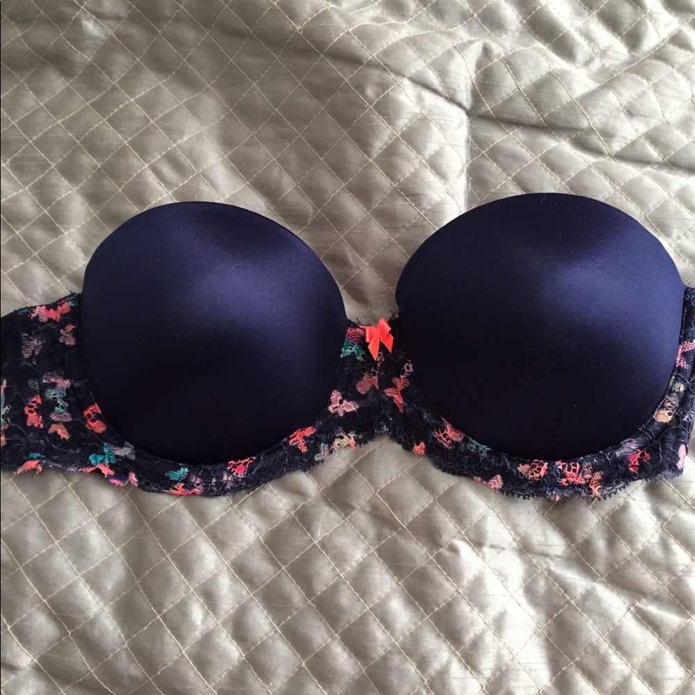 34B strapless Victoria’s Secret bra